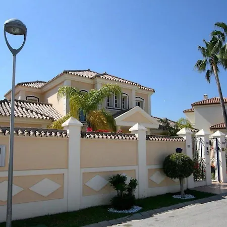 Villa Spacious 700m2 Villa, Golfers Paradise. *